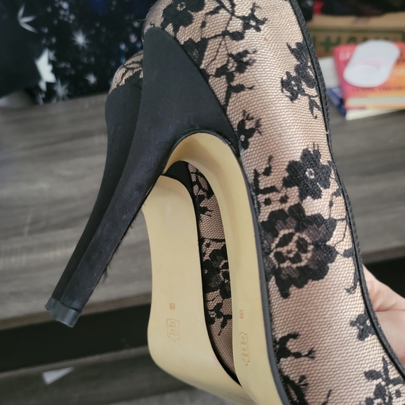 Lace Pumps - Picture 4 of 9